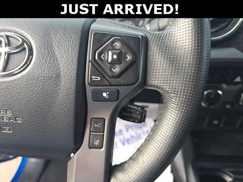 Used 2018 Toyota Tacoma TRD Off-Road image 12