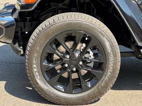 Used 2021 Jeep Wrangler Unlimited Sahara image 25