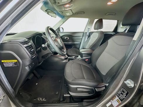 Used 2018 Kia Soul + FWD image 13