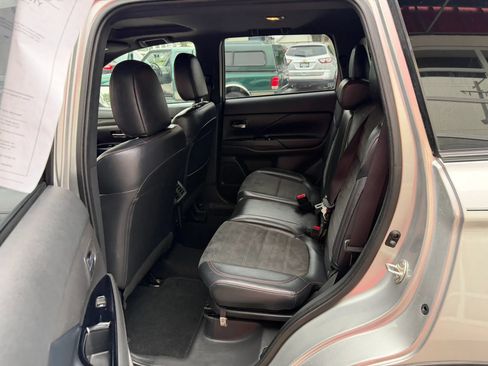 Used 2020 Mitsubishi Outlander SE FWD image 12