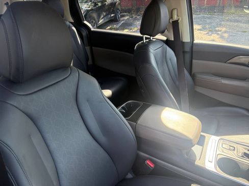 Used 2026 Kia Carnival FWD image 31