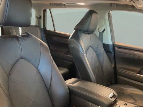 Used 2022 Toyota Highlander Platinum FWD image 37