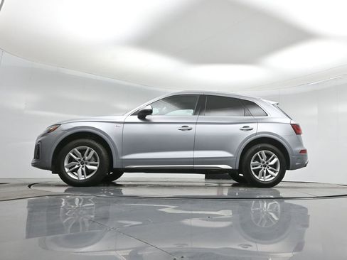 Used 2023 Audi Q5 2.0T Premium w/ Convenience Package image 8