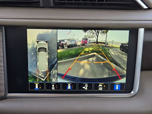 Used 2022 GMC Yukon XL Denali RWD image 16