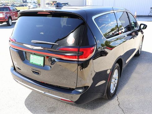 New 2026 Chrysler Pacifica Select FWD image 5