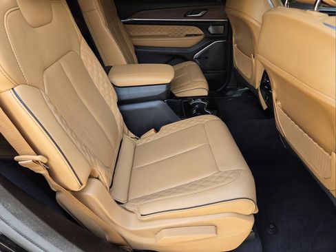 Used 2023 Jeep Grand Cherokee L Summit w/ High Altitude Package AWD/4WD image 10