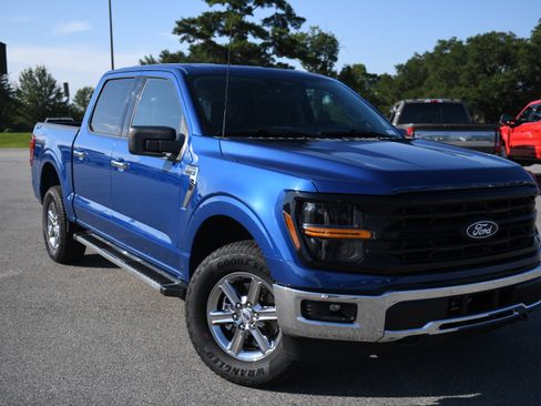 Used 2025 Ford F150 XLT w/ Equipment Group 301A Standard AWD/4WD image 3