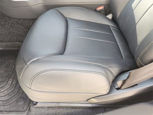 New 2026 Land Rover Range Rover Long Wheelbase SE image 17