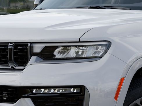 New 2026 Jeep Grand Cherokee Summit AWD/4WD image 36