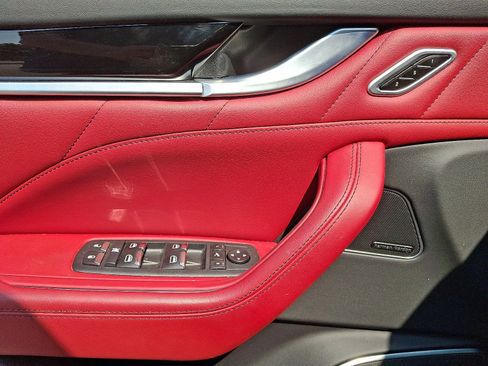 Used 2022 Maserati Levante Modena image 11