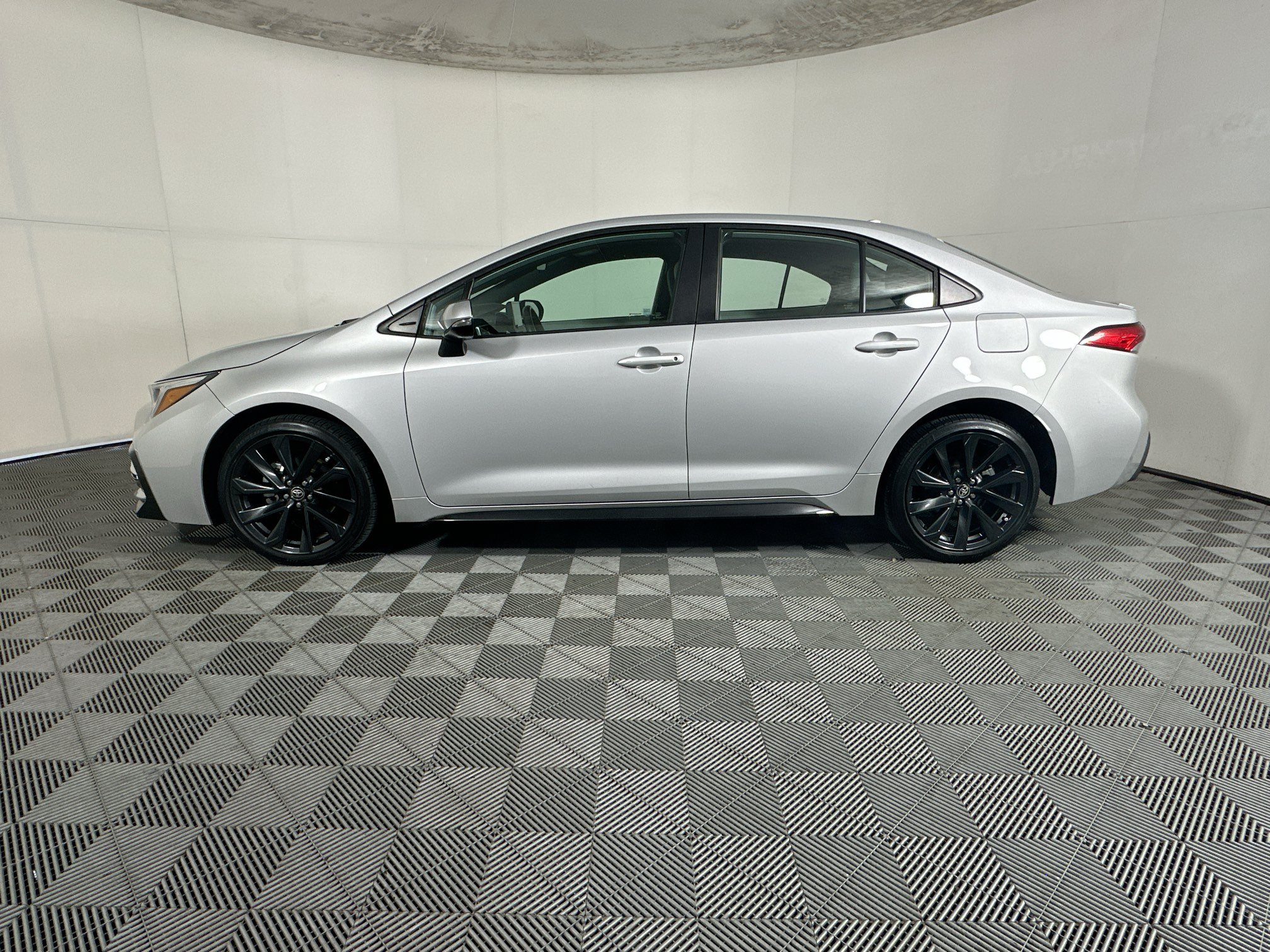 Used 2024 Toyota Corolla SE FWD image 6
