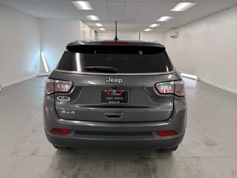 Used 2024 Jeep Compass Sport image 7