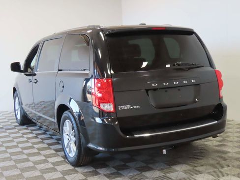 Used 2019 Dodge Grand Caravan SE FWD image 3