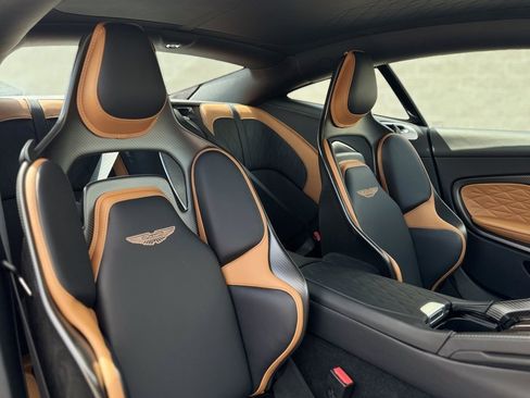 Used 2025 Aston Martin DB12 image 17