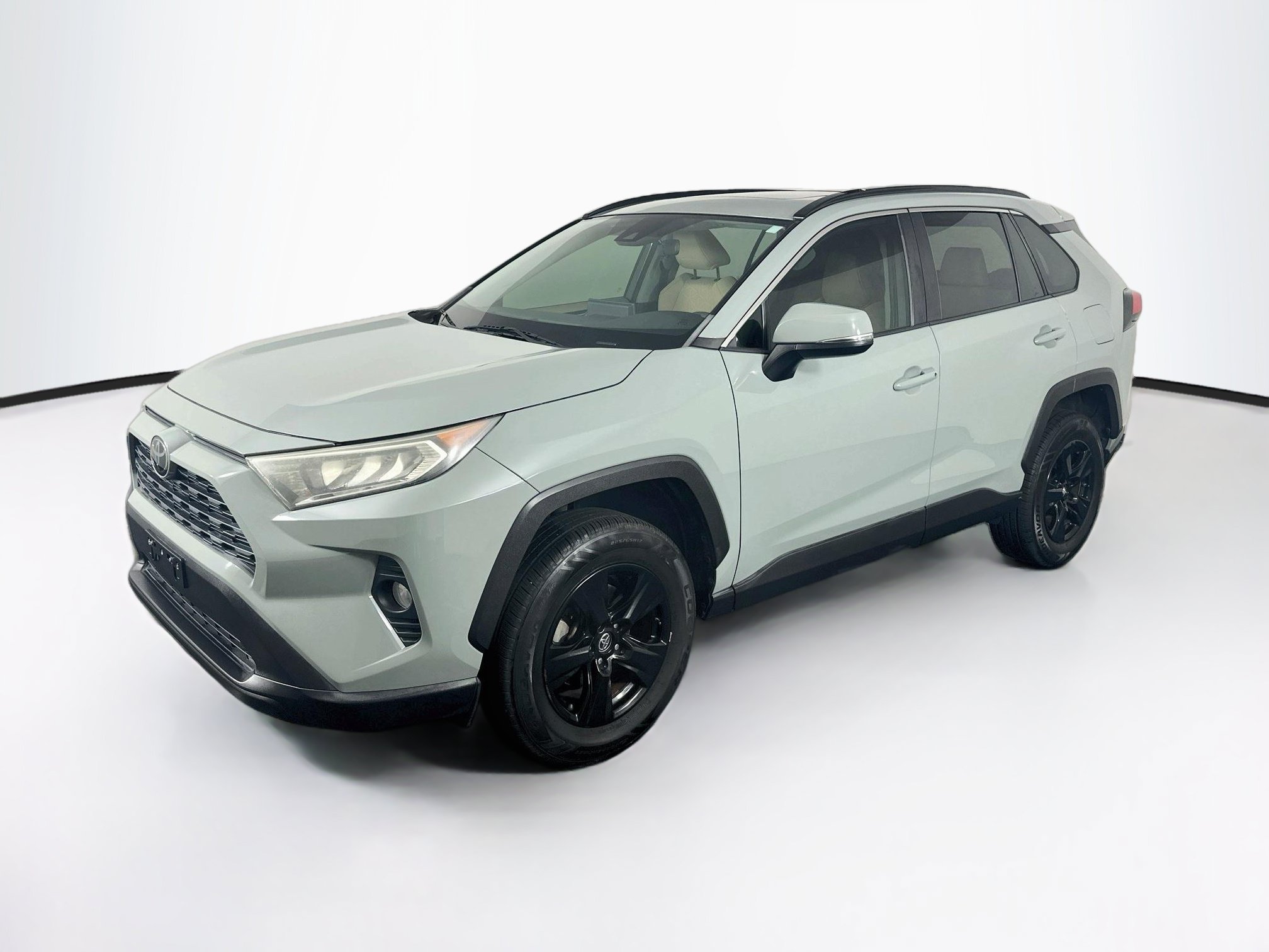 Used 2019 Toyota RAV4 XLE FWD image 3