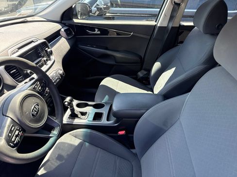 Used 2018 Kia Sorento L FWD image 4