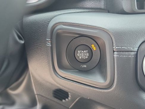 Used 2024 Jeep Gladiator Mojave w/ Technology Group AWD/4WD image 27