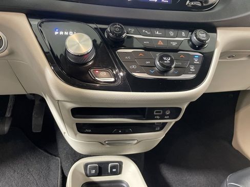 Used 2020 Chrysler Pacifica Touring-L Plus w/ Tire & Wheel Group image 16