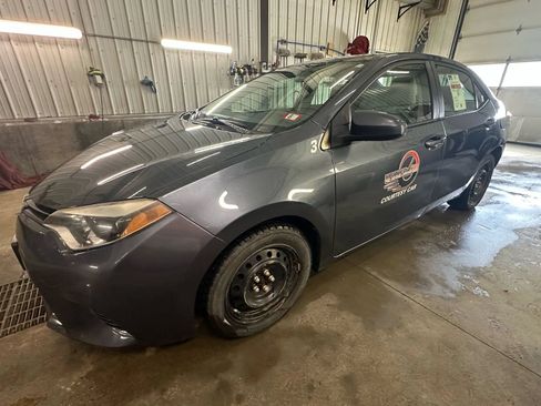 Used 2016 Toyota Corolla LE FWD image 3