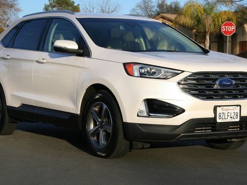 Used 2019 Ford Edge SEL w/ Equipment Group 201A image 2
