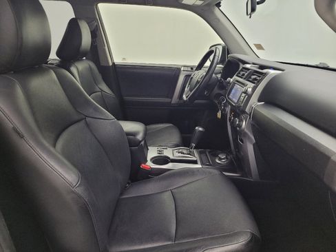 Used 2018 Toyota 4Runner SR5 AWD/4WD image 21