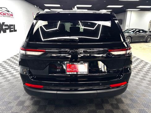 Used 2024 Jeep Grand Cherokee Altitude RWD image 13