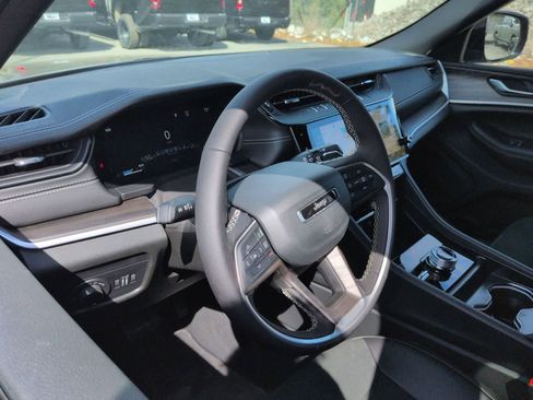 New 2026 Jeep Grand Cherokee Altitude AWD/4WD image 10