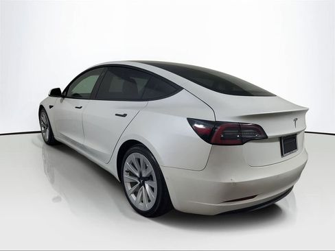 Used 2021 Tesla Model 3 Standard Range Plus image 4