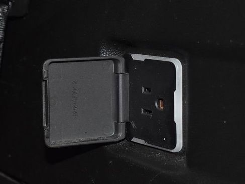 Used 2022 GMC Yukon SLE image 38