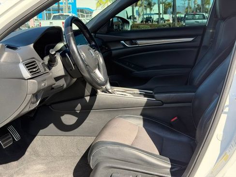 Used 2018 Honda Accord Sport image 15