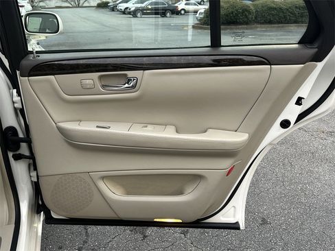 Used 2011 Cadillac DTS Luxury image 16