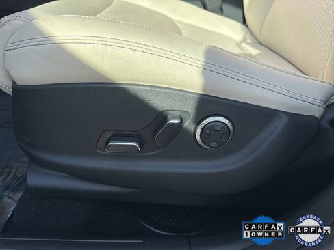 Used 2025 Genesis GV70 2.5T w/ Select Package image 18