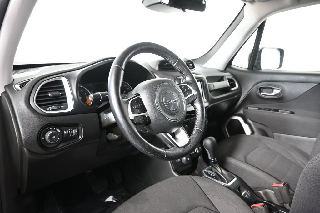 Used 2018 Jeep Renegade Latitude w/ Cold Weather Group AWD/4WD image 22