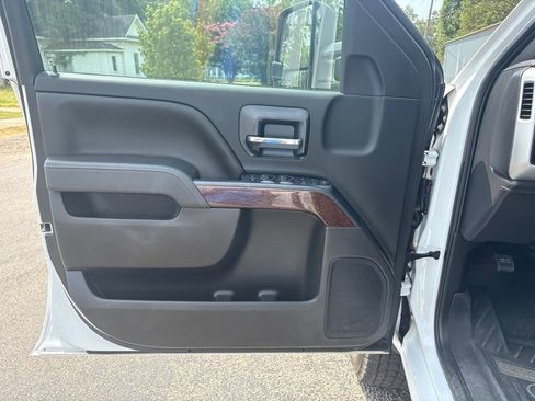 Used 2018 GMC Sierra 2500 SLE w/ SLE Preferred Package AWD/4WD image 13