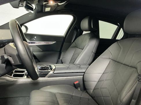 Used 2024 BMW i7 xDrive60 AWD/4WD image 21