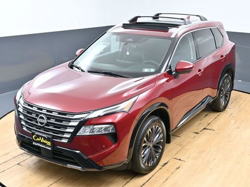 Used 2025 Nissan Rogue Platinum image 47