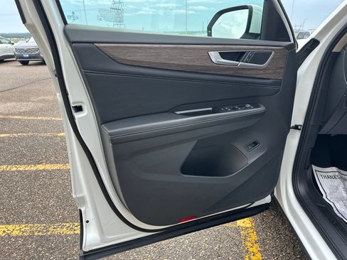Certified 2024 Volkswagen Atlas SEL AWD/4WD image 16