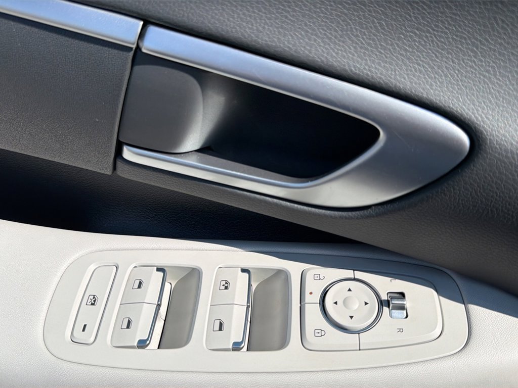 Certified 2025 Hyundai Sonata SE FWD image 17