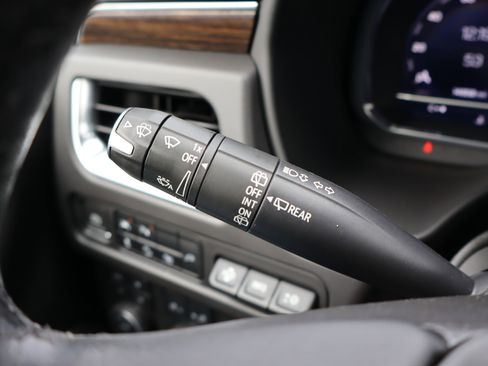 Used 2022 Chevrolet Suburban High Country image 25