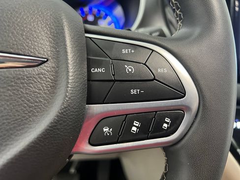 Used 2024 Chrysler Pacifica Touring-L FWD image 58