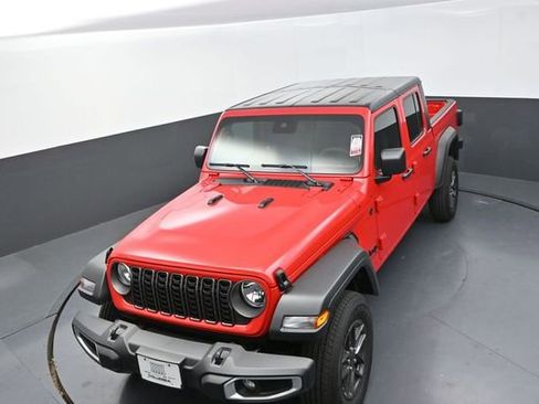 New 2025 Jeep Gladiator Sport image 14