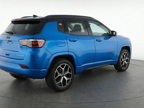 Used 2025 Jeep Compass Limited AWD/4WD image 9