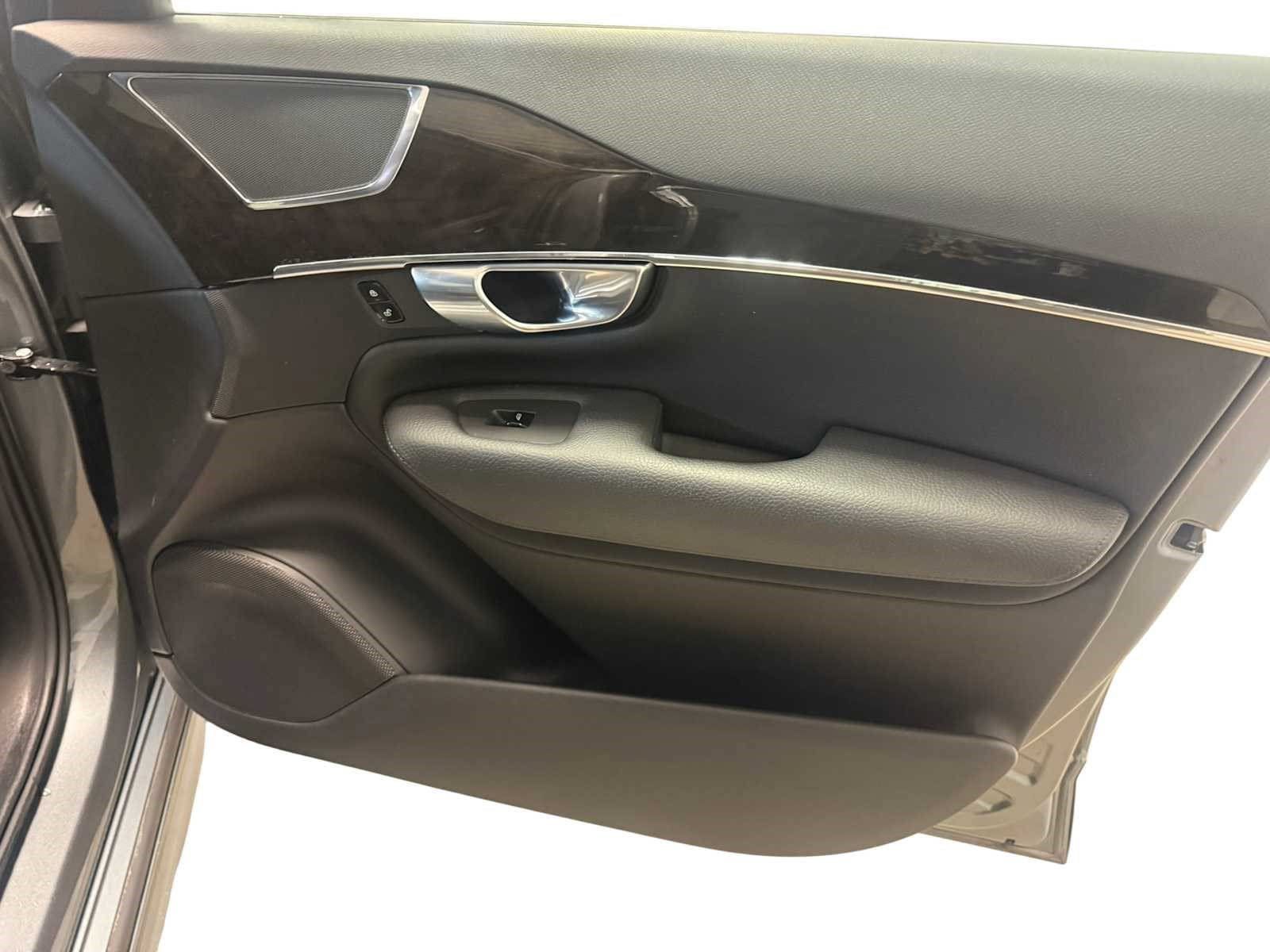 Used 2018 Volvo XC90 T6 Momentum w/ Convenience Package AWD/4WD image 29