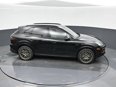Certified 2023 Porsche Cayenne Platinum Edition AWD/4WD image 31