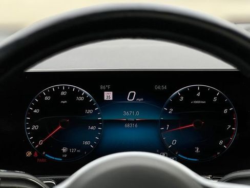 Used 2020 Mercedes-Benz GLB 250 4MATIC w/ Premium Package image 35