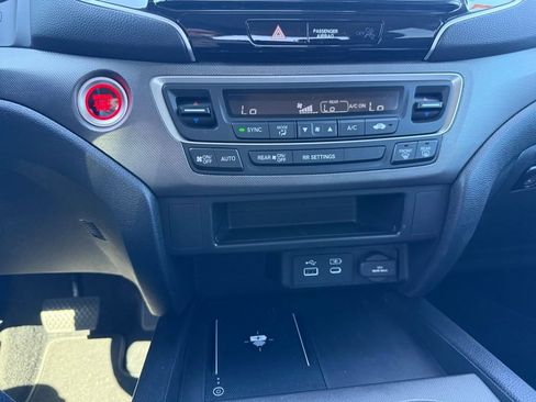 Used 2025 Honda Ridgeline Sport image 9