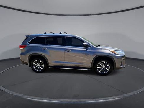 Used 2018 Toyota Highlander XLE FWD image 9