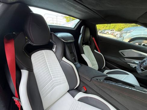Used 2023 Chevrolet Corvette Stingray Premium Conv w/ Z51 Performance Package RWD image 37