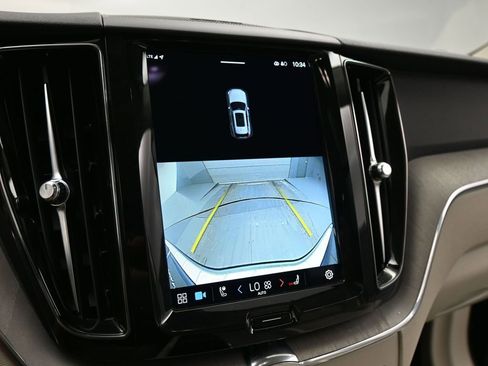 Used 2023 Volvo XC60 B5 Plus image 14