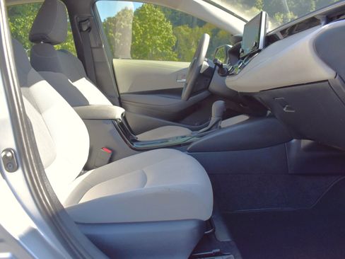 Used 2021 Toyota Corolla LE FWD image 27